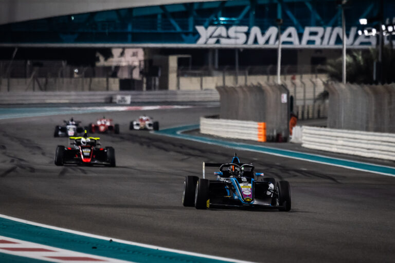 Molnár Martin csapata legjobbja volt az abu-dzabi F4-es hétvégén