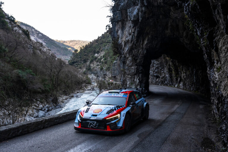 Ott Tänak tovább kergeti az első győzelmét a Montén