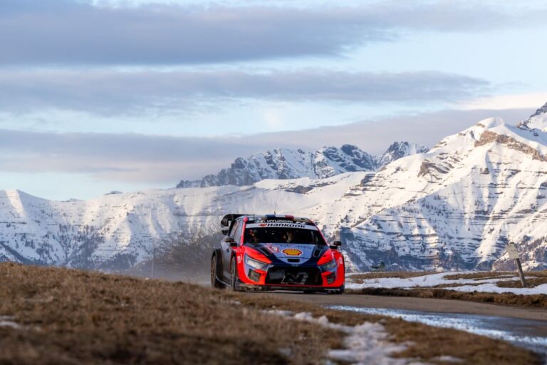 Balesetektől a dobogóig – Ilyen volt a Hyundai Montéja a színfalak mögött