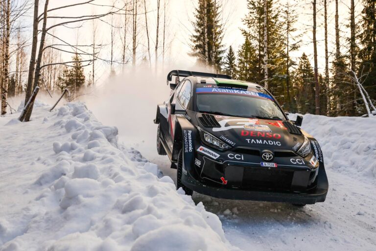 Evans hibázott, Neuville támadott, nyílt maradt a Svéd Rally az utolsó napra is