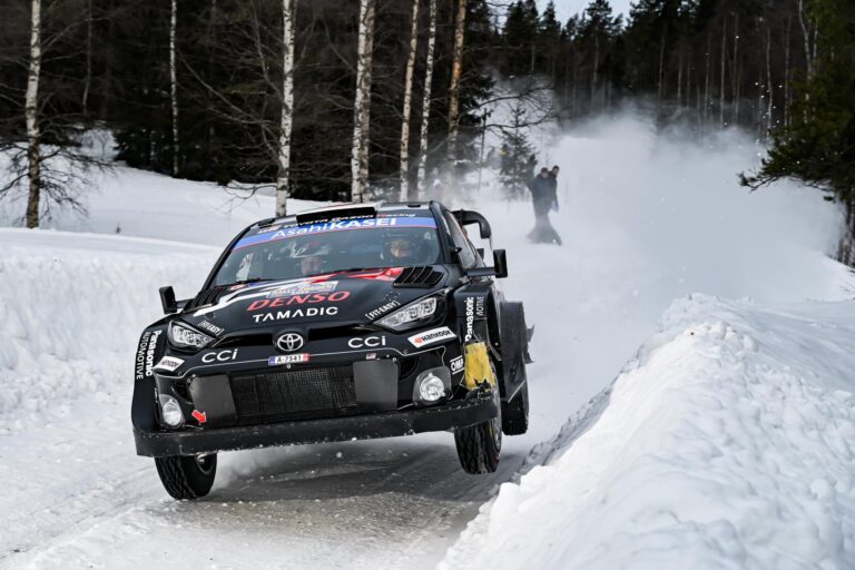 Evans küzdött, McErlean kiesett, Katsuta vette át a vezetést Svédországban vasárnap reggel