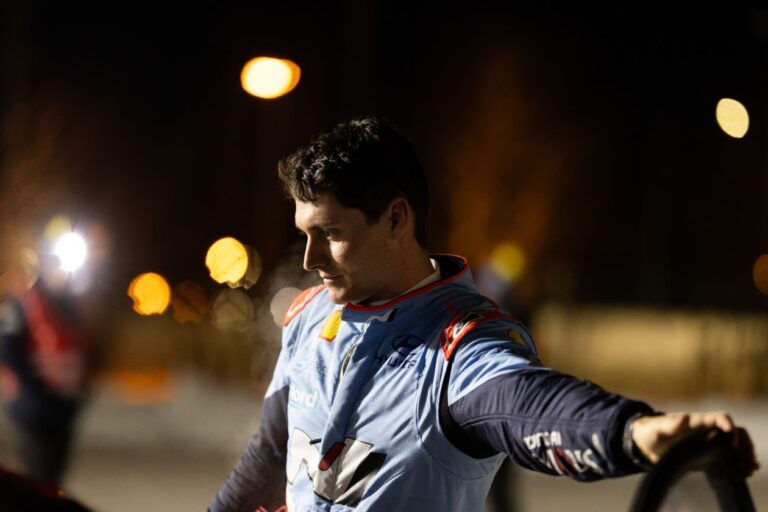 Hatalmas pénzbüntetést kapott Fourmaux káromkodásért a Svéd Rally után