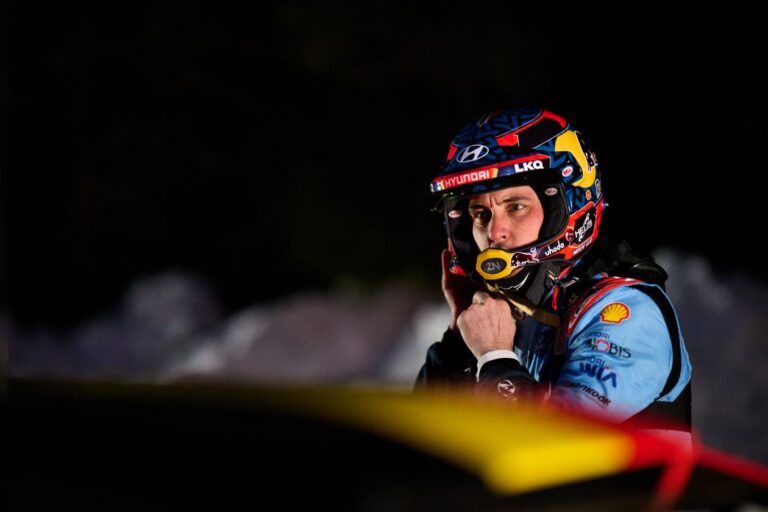 Neuville dicsérte a WRC-szezont villámrajttal kezdő Elfyn Evanst
