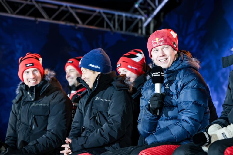 Kalle Rovanpera Svédországban barátjának szorított