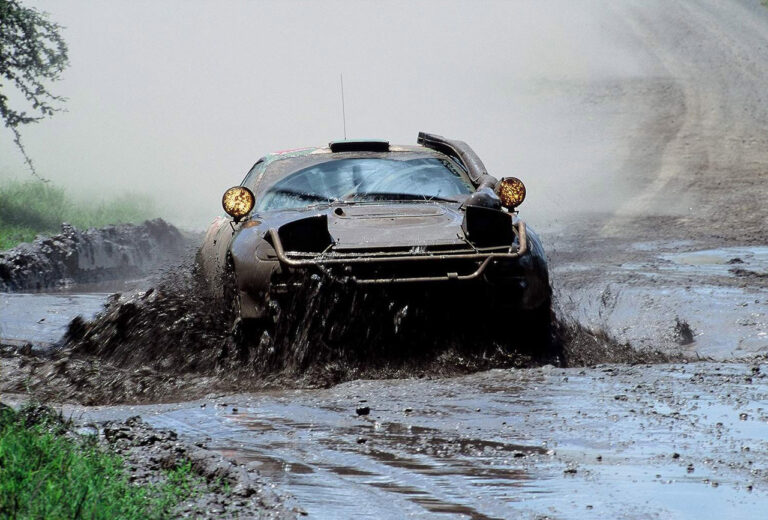 A körülményekkel vívott óriási küzdelem után hatalmas Toyota-sikert hozott 32 éve a Szafari Rally