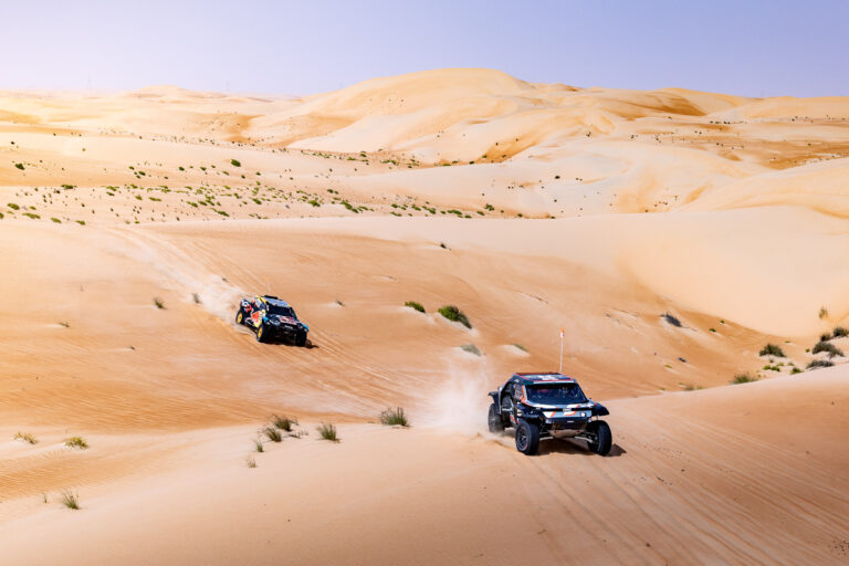 Loeb a születésnapján esett ki az Abu Dhabi Desert Challenge-ről