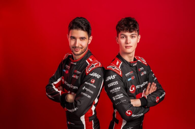 A Haas is pályára vitte 2025-ös F1-es autóját (videó, fotó)