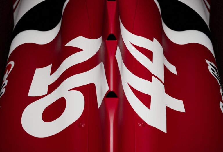 Megérkezett a 2025-ös Ferrari, így fest a pályán az SF-25 (videók, fotók)