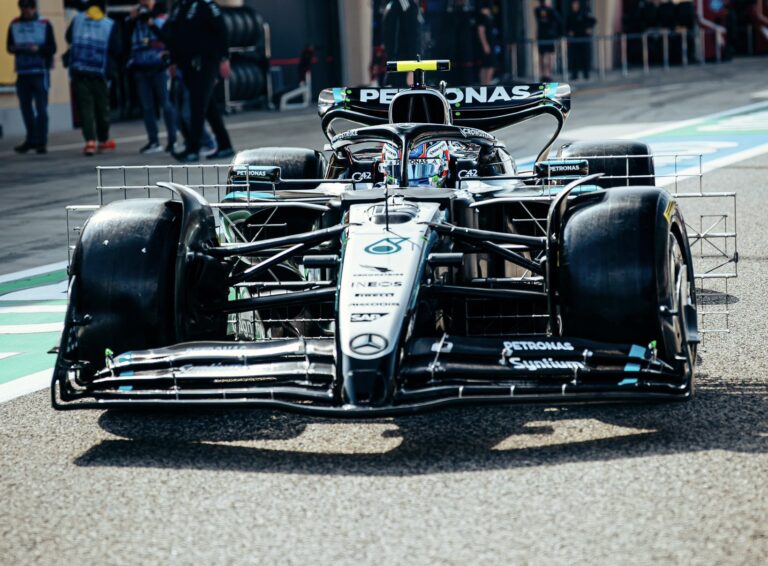 Antonelli az élen a bahreini F1-es teszt első délelőttje után