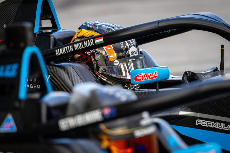Bevált a merész húzás: Molnár Martin legjobb időmérőjén van túl a közel-keleti F4-ben
