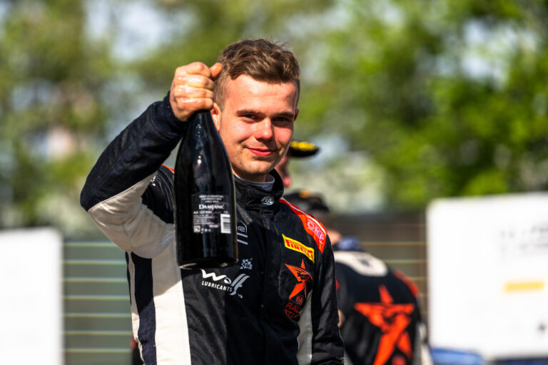 A junior-világbajnokkal veszi célba a brit bajnoki címet az M-Sport