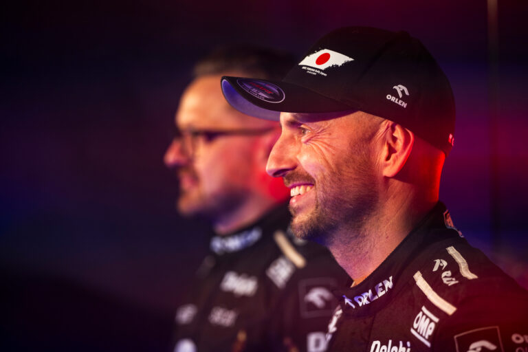 Kajto autót vált és ismét világbajnok lenne