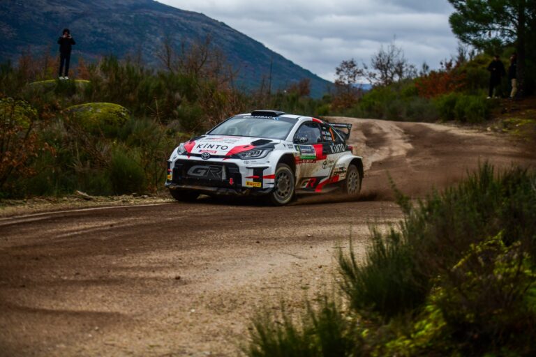 Kris Meeke lábműtét után nyerte a fordulatokban bővelkedő Fafe Rallyt