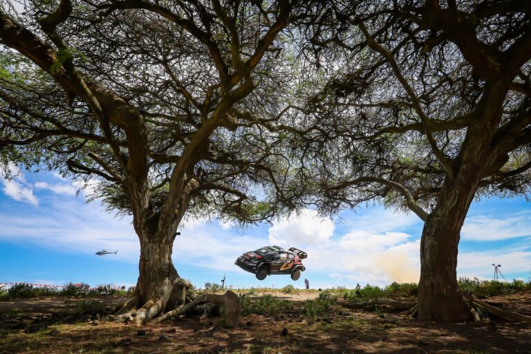 Kettős Toyota-vezetés a Szafari Rallyn péntek este, Tanak is bajba került