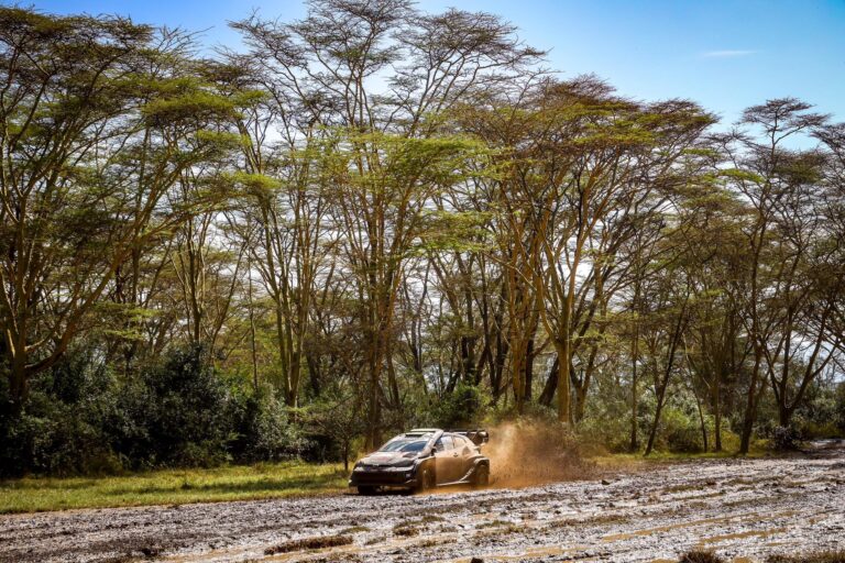 Evans a brutális körülmények között is megőrizte vezető helyét a Szafari Rallyn