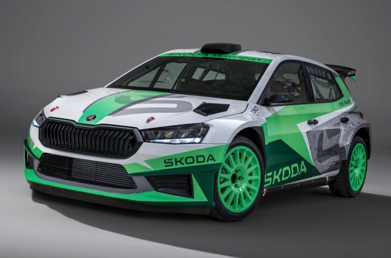 Gyorsabb, megbízhatóbb és hangosabb lesz a frissített Škoda