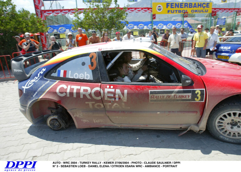 Látványos videón a WRC nagy esései és szerelései