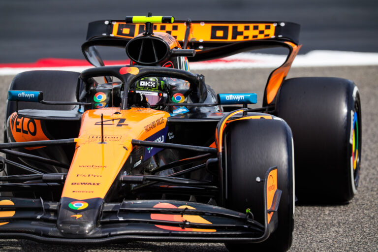 Lehet szoros az idei F1-es szezon, de a McLaren tűnik most a legjobbnak, a Red Bull pedig szenved