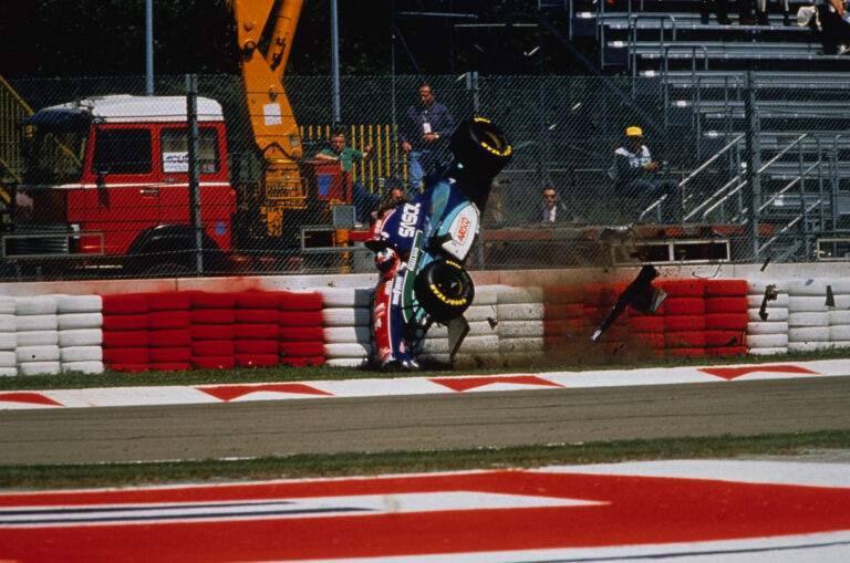 Horrorbukással indult az imolai fekete hétvége, elszenvedője utólag nem emlékezett Senna temetésére