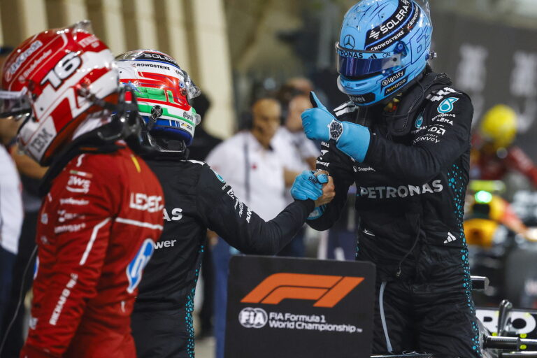 Elkelhet egy hely a 2026-os F1-es rajtrácson, aminek Verstappen jövőjére is hatása lesz