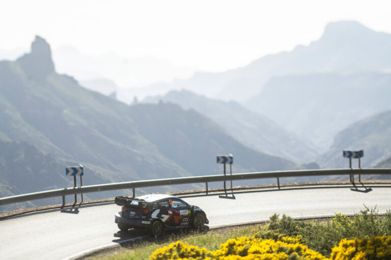 Rovanpera közel a győzelemhez, Neuville defektet szedett össze a Kanári-szigeteken