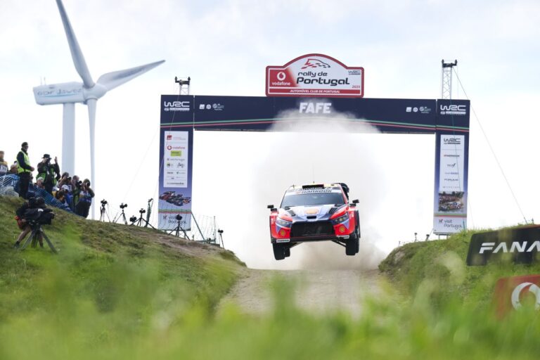 Neuville a rajtpozícióból eredően jó tempóra számít Szardínián