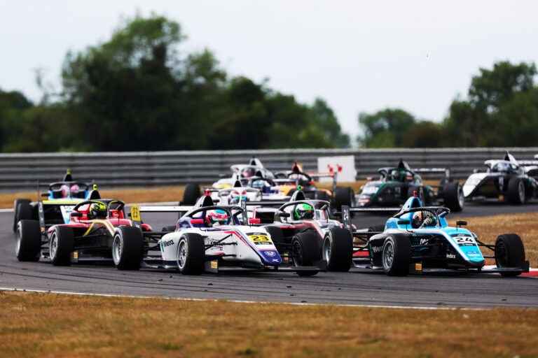 Két helyet javított, és már második a brit F4 összetettjében Molnár Martin