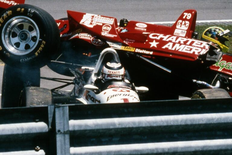 Két szurkolónak köszönhető, hogy a világ több mint 20 év után láthatta Mansell furcsa balesetét