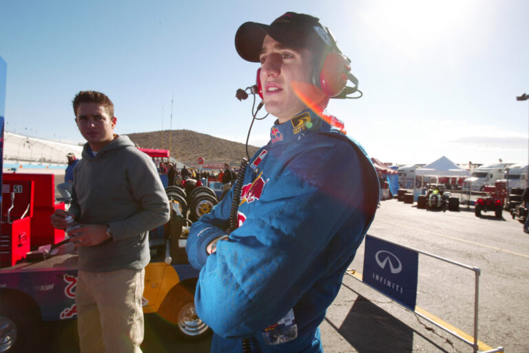 Ezen a napon rúgták ki az F1-es világbajnok fiát, mert fizetett a szexért