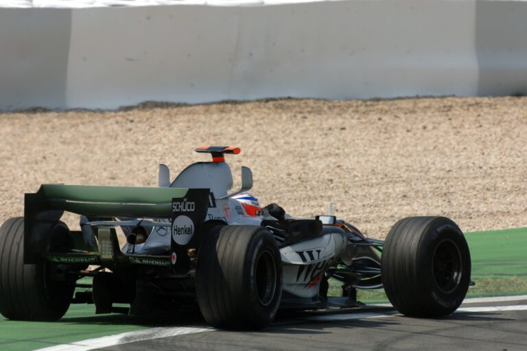 Egy másik világbajnok figyelmetlensége is hozzájárulhatott Räikkönen egyik legfájóbb kieséséhez