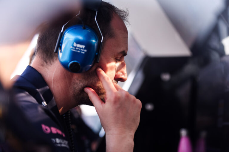 Dagad a botrány: bűncselekménnyel állhat összefüggésben az F1-es csapatfőnök távozása