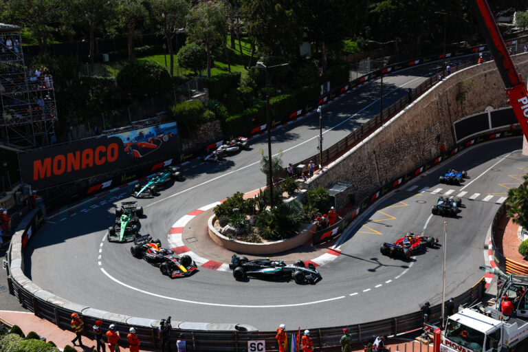 Banánok, mesterséges eső, új formátum – ez volt az idei monacói futam legnagyobb baja