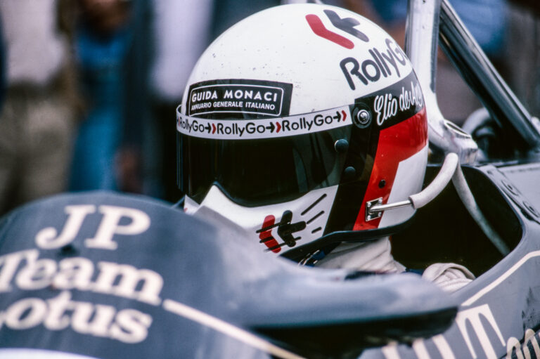 Brutális tesztbalesete után felrobbant az autója – 39 éve halt meg az F1-es futamgyőztes