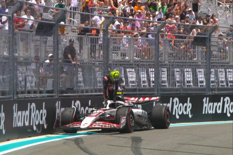 Baleset vetett véget a miami szabadedzésnek, meglepő nevek is végeztek az élmezőnyben