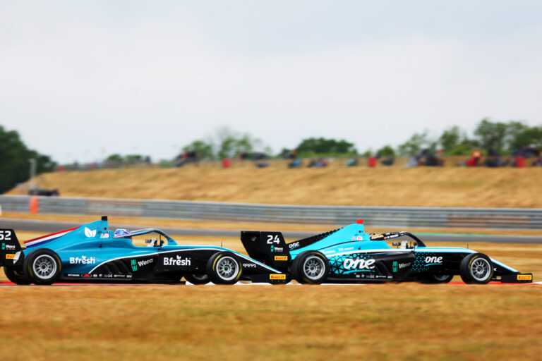 Dobogós helyezés és összetett második hely Molnár Martin mérlege a brit F4 snettertoni hétvégéjéről