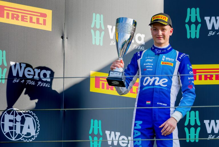 Dobogós helyezéssel nyitott Molnár Martin a brit F4 második fordulójában