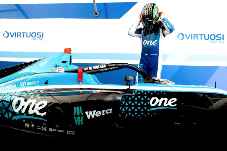 Molnár Martin két dobogóval és egy leggyorsabb körrel gyarapította idei mérlegét a brit F4-ben