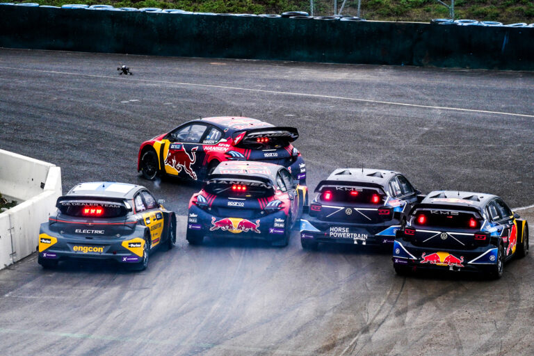 Elképesztő sportszerűség a finn WRX-futam előtt – rivális segített riválisnak az induláshoz