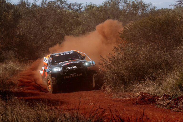 Sanders nyert a motorosok között, új győztest avattak az autósoknál Dél-Afrikában