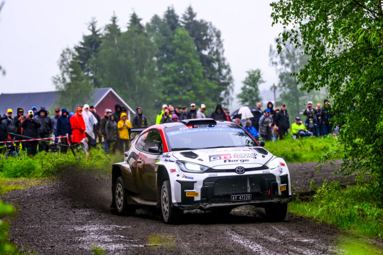 Szoros csatában Brynildsen vezet, Ollé kategória dobogós helyen Svédországban