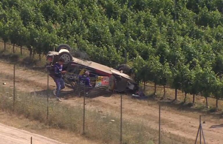 Sorban kerültek komoly bajba a versenyzők a Szardínia Rally második szakaszán