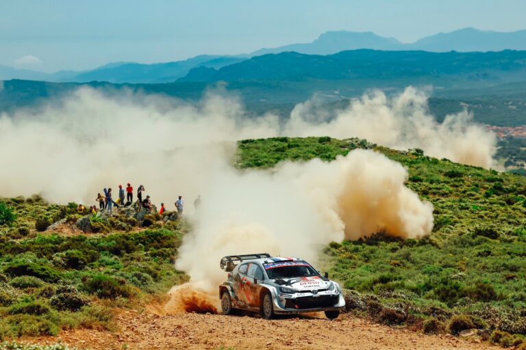 Ogier kezdett a leggyorsabban Szardínián vasárnap reggel
