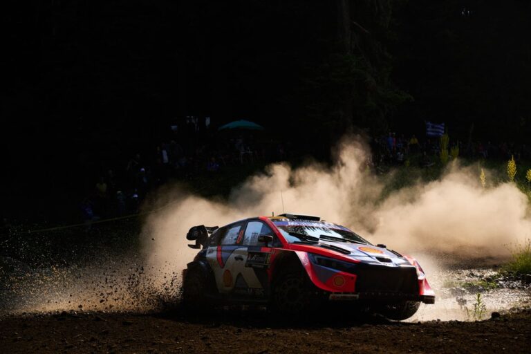 Tanak dominált szombaton a drámai Akropolisz Rallyn, de még nincs vége a versenynek