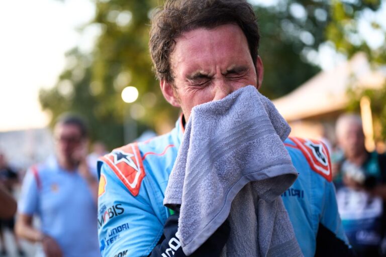 Tanak a győzelem kapujában az Akropolisz Rallyn, Neuville bajban