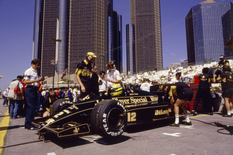 Ayrton Senna 200 újságírót dühített fel, amikor inkább focimeccset nézett