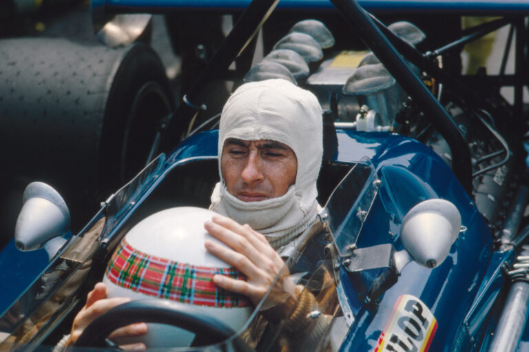 Cigicsikkek közé fektették a halálra égéstől megmentett F1-es pilótát, aki ekkor döbbent rá, mekkora a baj