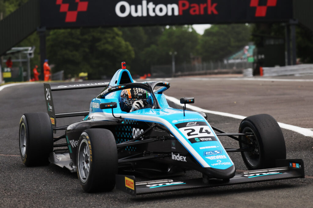 Molnár Martin, Oulton Parkban