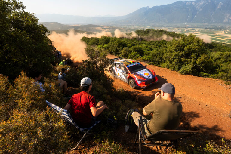 Nem tervezett kerékcsere versennyel és Hyundai-vezetéssel kezdődött az Akropolisz Rally