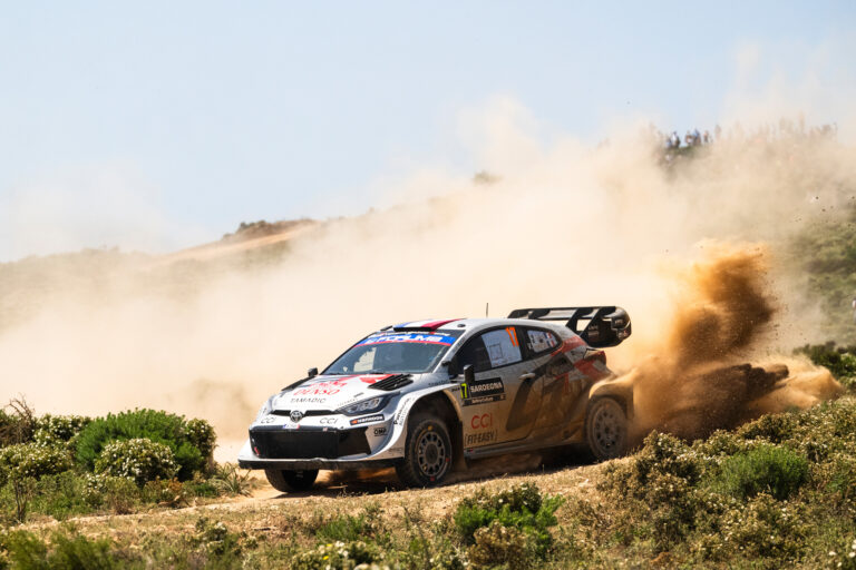 A Toyoták kezdtek a leggyorsabban szombaton a Szardínia Rallyn