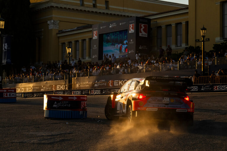 Csak a szerencsén múlt, hogy nem történt tömegtragédia az Akropolisz Rallyn